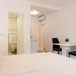  Apartment Cutan